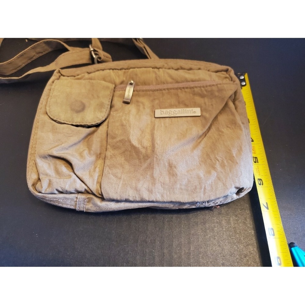 Baggallini Cross Body Hipster. Over the shoulder or crossbody